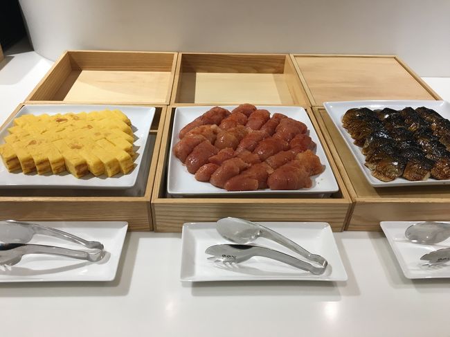 ☆1日目☆<br />06：35のKA397で香港へ<br />その前にラウンジに寄り道～<br />早朝過ぎてキャセイラウンジはオープン前なのでさくらラウンジ☆<br />今日最初のお客さんでした^_^;