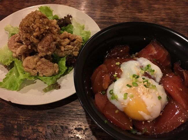 まぐろユッケ丼(だったかな？)とから揚げ<br />安定のお味！<br />大満足！ごちそうさまでした～
