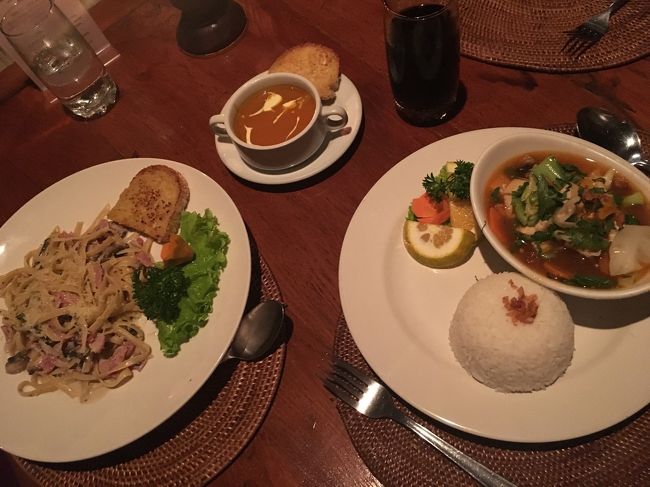 今日の晩ご飯はカフェワヤン<br />今までここで嫌な店員なんてあったことなかったけど初めてすっごい感じの悪い店員に出会う！<br />お父さんが珍しく怒っちゃって「もう二度と来ない！」って言ってたけど、他の店員さんは皆ホントに感じのいい方ばかりなので私はあの店員がいないのを確認してまた来るかな～(´艸｀*)