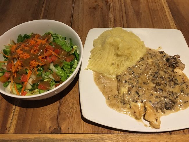 今回感動したのはコレ！<br />チキンマッシュルーム！<br />激ウマ過ぎてピザはお父さんにお任せして娘と二人で食べちゃいました～<br />あぁ～思い出しただけでまた食べたくなってきっちゃった～～