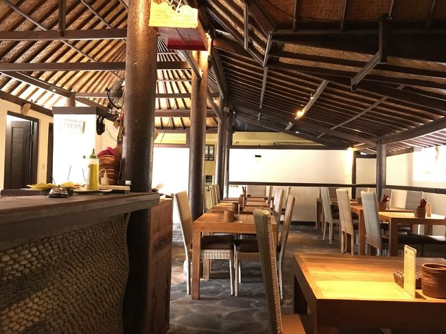 奥の席は空いていました