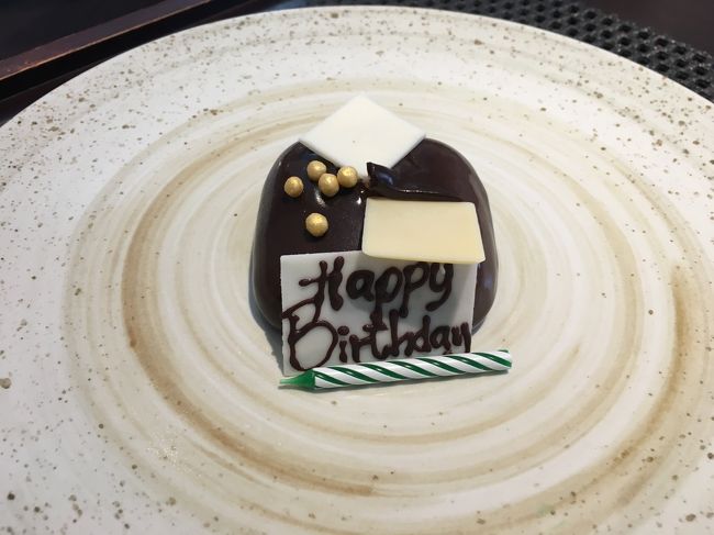チェックインしてお部屋に入るとちょっと溶けかけのバースデーケーキが☆<br />ありがとうございます(*^_^*)