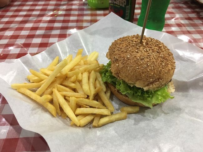 ハンバーガー、もちろん美味しい！<br />店員さんも感じいいしまた行きたいお店入り決定☆