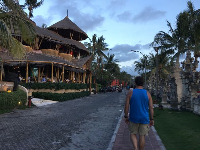 そのまま海沿いをお散歩