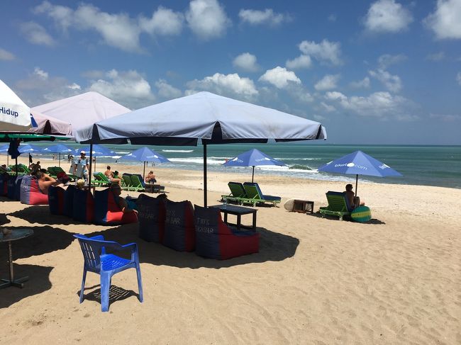 ちょっとビーチ沿いをお散歩