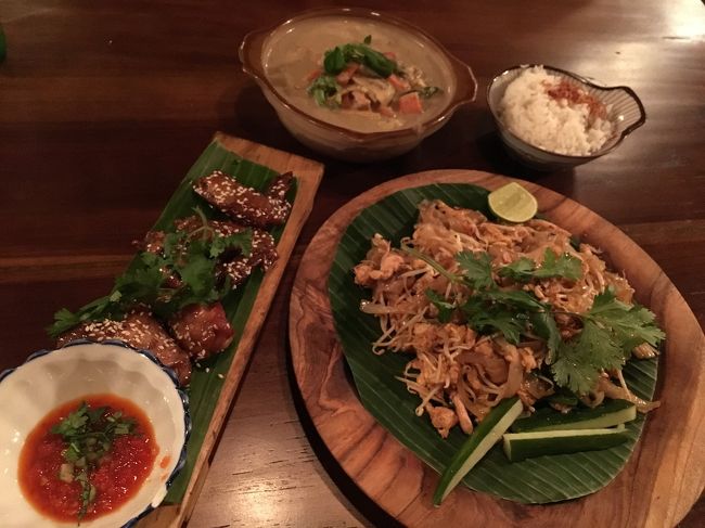 パッタイ、グリーンカレー、チキンをオーダー<br />グリーンカレー美味しかったです！