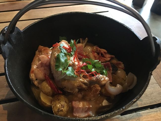 お父さんの頼んだのは・・・なんだっけ？<br />チキン的な何かだったかな^_^;<br />全般的にそんなに美味しいとも思えなかったしちょっと高めだし次回はないな～