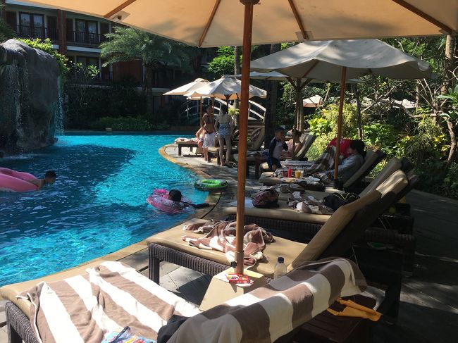 しつこいようですがビーチチェアの間隔狭いです！<br />ココが私的にはマイナスポイント