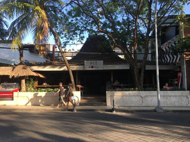 そして晩ご飯はホテル向かいのファットボウル