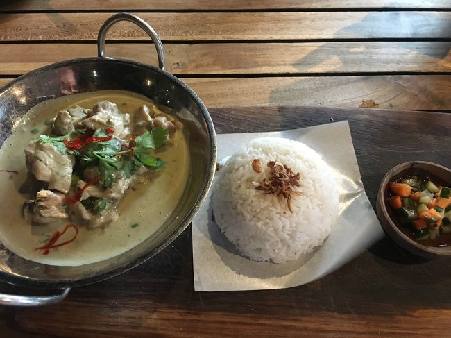 私はグリーンカレー<br />具の野菜がナスしか入ってない・・・(;_;)