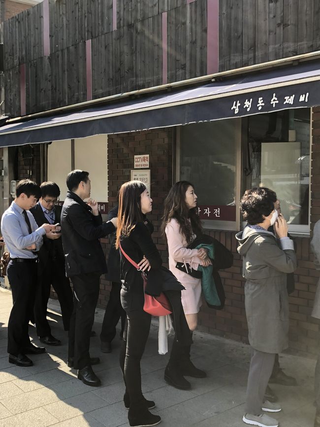 今日もすごい列<br /><br />すごく美味しいですもんね