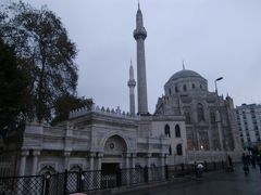 Pertevniyal Valide Sultan Mosque。
市民の生活に宗教が根付いている。