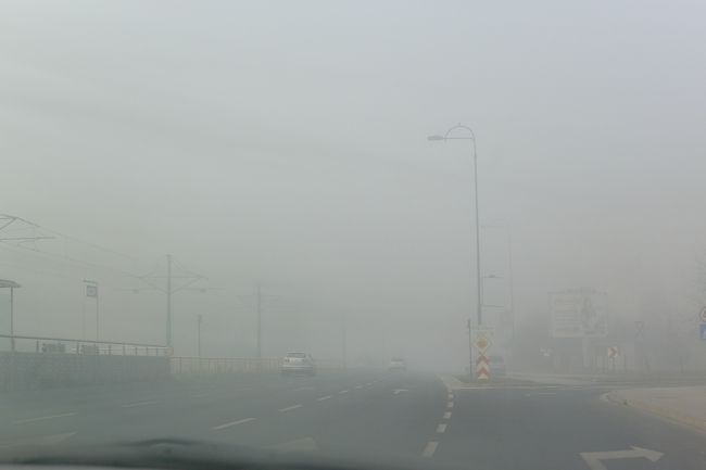 すごいスモッグで真っ白です・・・。