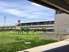 【漸く開通したサンパウロのエアポート・エクスプレス（CPTM　13号線）】

バス停だけを拝んで（バスにも乗らず、空港ターミナルまで行かず）、渡り廊下を直ぐに、戻ります....