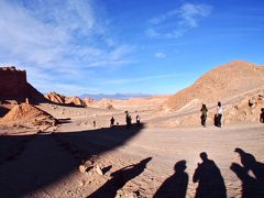 【世界最高峰の砂漠：アタカマ砂漠、「月の谷」に向かう】

砂塗れになりながら、「死の谷」を後にします。
