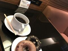 今回は羽田空港T2出発。
カードラウンジで軽食をいただきました。