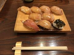 夕食は、島の名物「島寿司」をいただきました。