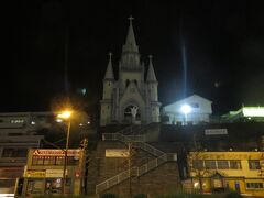 市街地に向かって歩いている途中に
教会がありました。
普通に街に馴染んでいます。

自分にとっては、珍しい光景なので
撮りました。


