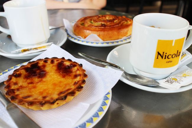 TAP航空のdelayのため前日の遅い時間にアパートメントに到着。<br />鍵の受け渡しを心配したけど、オーナーさん近くで待っててくれ良い人でした。<br />朝食は近くのカフェで。<br />リスボンはどこもコーヒーが美味しかった。