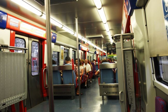 ロシオ駅はホテルからすぐ。シントラ１日券を買う。