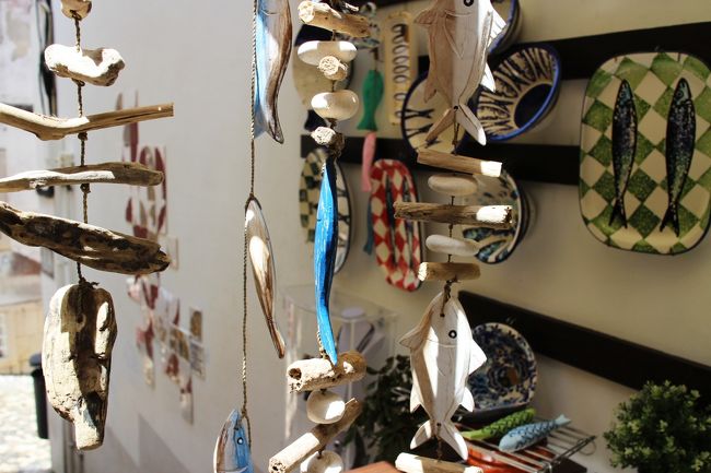 シントラ町歩き。<br />名産のイワシモチーフの雑貨たち。