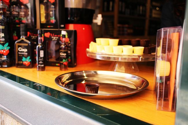 名物のジンジーニャにトライ。<br />