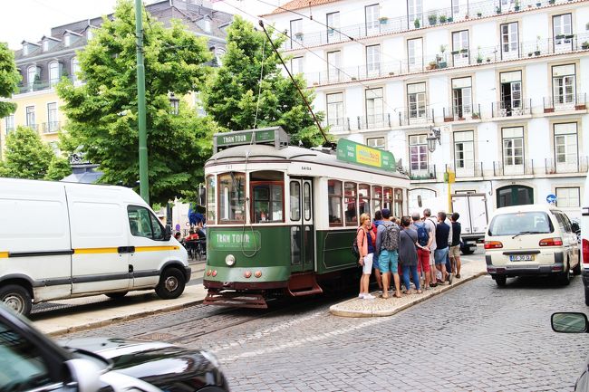 路面電車、かわいいけどスリが心配で乗りませんでした。