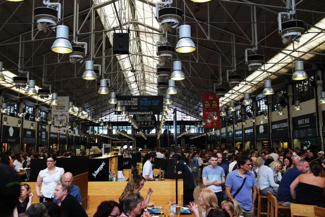 市場でランチ。