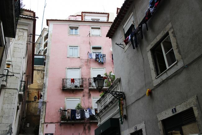 街中に流れるファドを聴きながらのお散歩。