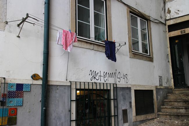 街中に流れるファドを聴きながらのお散歩。