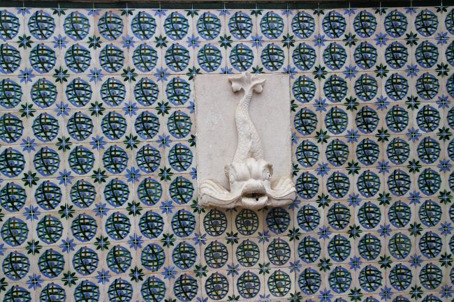 街中に流れるファドを聴きながらのお散歩。