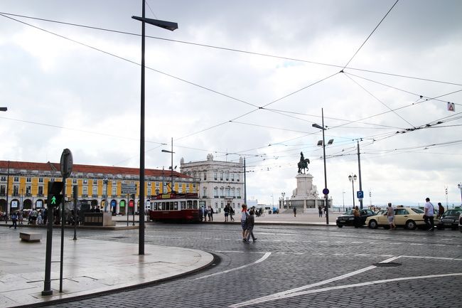 ホテル近くの広場、何度も見た風景。