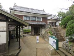 結局、駅から５０分程歩いて、
平戸城に着きました。

入城料510円を払い、入城します。

