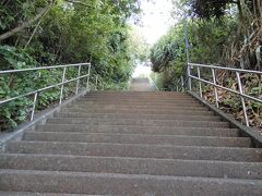 大神山神社へ向かうことにしました。東町の繁華街の裏手に神社への登り口があります。結構急な階段です。