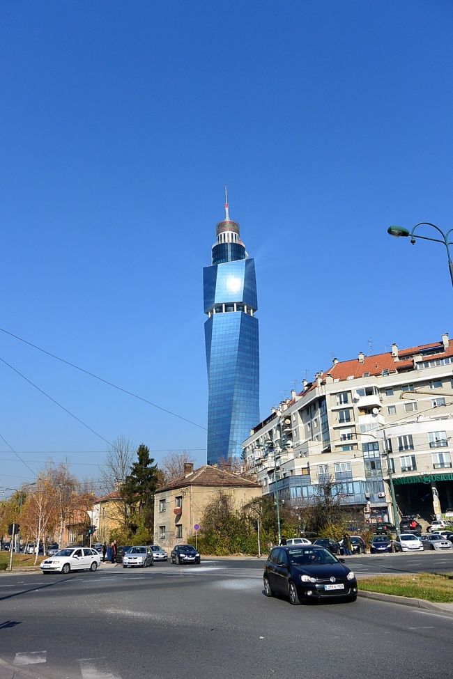 いいお天気なので、アヴァズ・ツイストタワーの展望台へ。