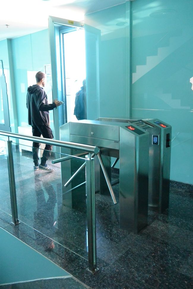 アヴァズ・ツイストタワー36階の展望台。<br /><br />入場料：2KM≒1ユーロ<br /><br />今回もコインが何度も戻ってきてしまって苦労しました。