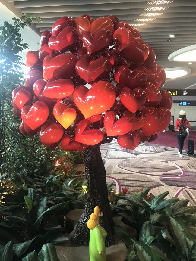 シンガポール、チャンギ国際空港に到着。