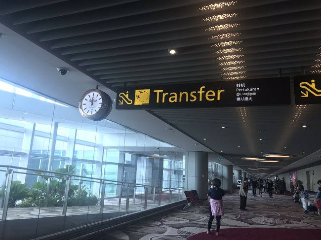 クアラルンプールからシンガポールに。<br />11時には降機しました。
