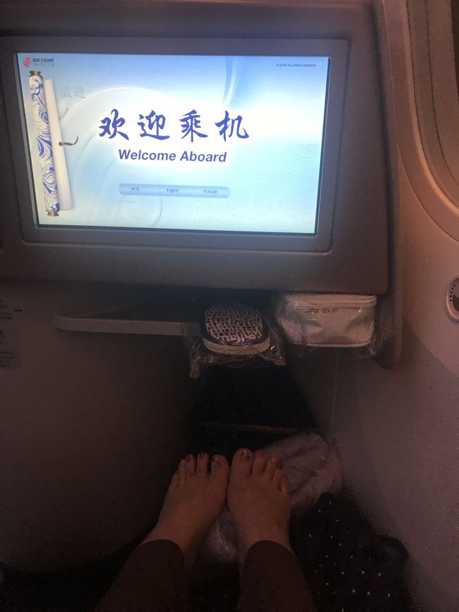 フルフラットでしっかり寝ます！<br />ロクシタンのアメニティもしっかりいただきました。<br />( ^ω^ )