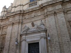 サンガエターノ教会（Chiesa San Gaetano)で、大聖堂の東側20ｍほどの場所にありました。この付近は教会が密集している感じです。