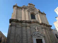 さらに東に20m程進むとジェズ教会（Chiesa del Gesu)がありました。16世紀に建造されたバロック様式の教会です。