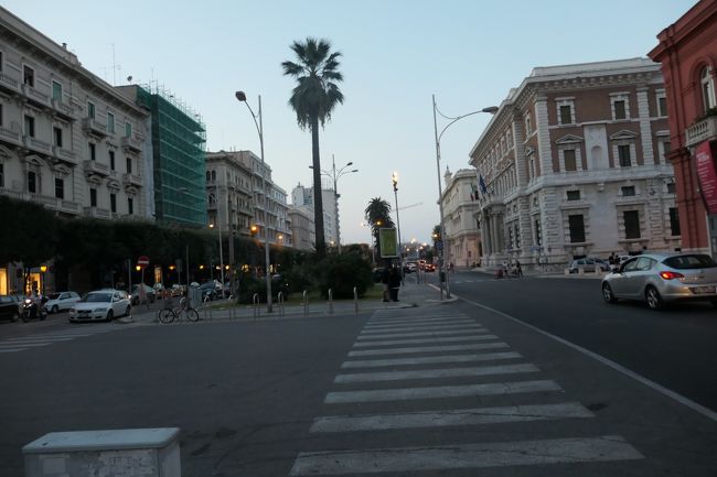 『南イタリア、港湾歴史都市のバーリを観光』バーリ(イタリア ...