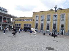 2007年にブリュッセルとアントワープを訪れているが、
時間の関係でブルージュまで足を伸ばすことができなかった。
そこで、今回の旅行の目的地としてブルージュを選んだ。
実質1日半の日程なので、こじんまりとした町が良い。
12:40頃、ブルージュ駅に到着。
