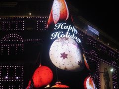 夕食後、新世界百貨店のクリスマスツリーを眺めにいきました。

もうすっかり街はクリスマスモードです。