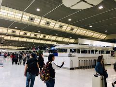 この日は日曜日。
成田空港第二ターミナルは割合空いていました。