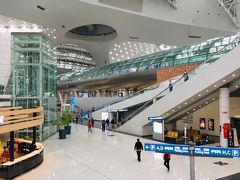 「仁川国際空港」駅です。
相変わらず綺麗です。 