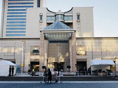 「横浜美術館」を横に見ながら