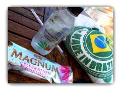 頂上には、お土産屋やら売店があります。