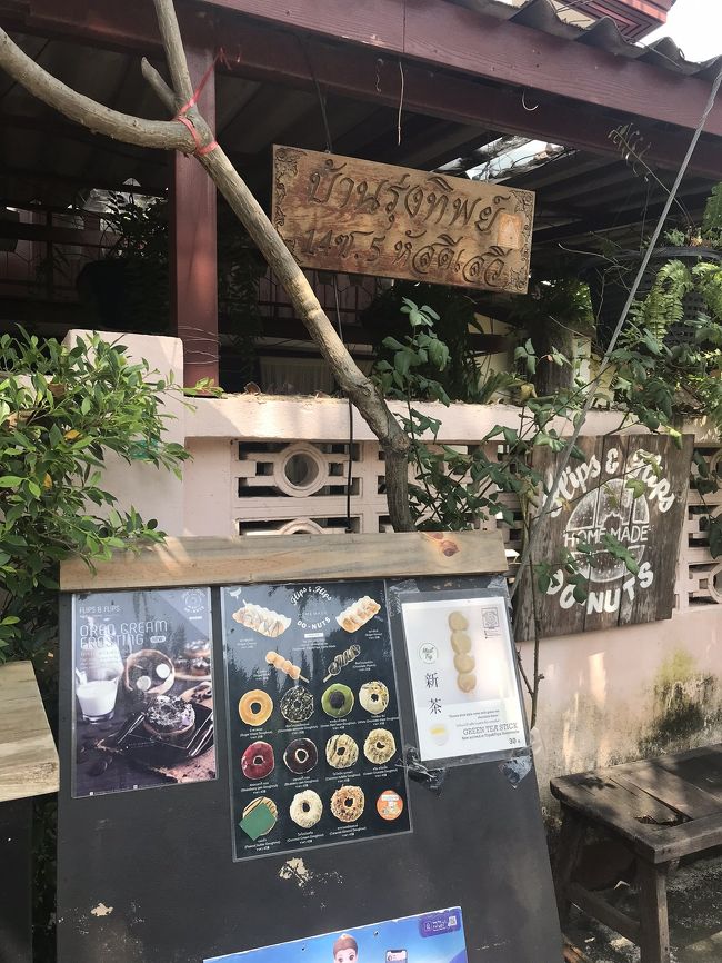 完売必至のドーナツ屋さんFlips&amp;Flipsへ。<br />日本と同じクオリティの美味しいドーナツです！( ^ω^ )<br />11時開店、午後一番に完売しちゃうお店です。