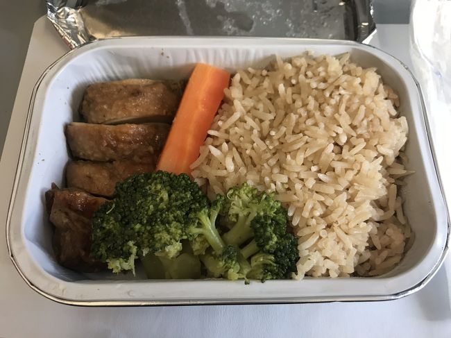 エアアジアの機内食。